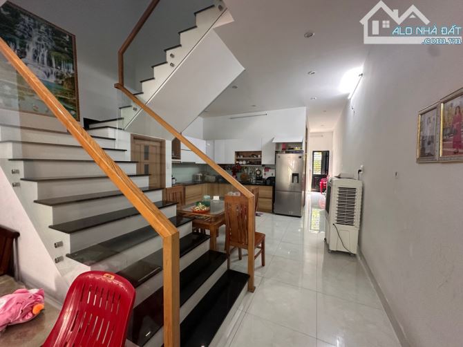 TRỤC ĐƯỜNG ĐẸP ! NHÀ 3 TẦNG chắc chắn Khu Đô Thị NAM VIỆT Á ven Sông Hàn Đà Nẵng  7.x Ty - 3