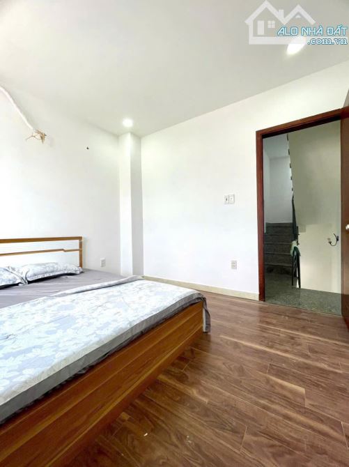 Bán Nhà Ngay Trường Nguyễn Văn Thệ 1 trệt 2 lầu 4PN-Đường 6m- DT 3,2x14m tặng full nội - 3