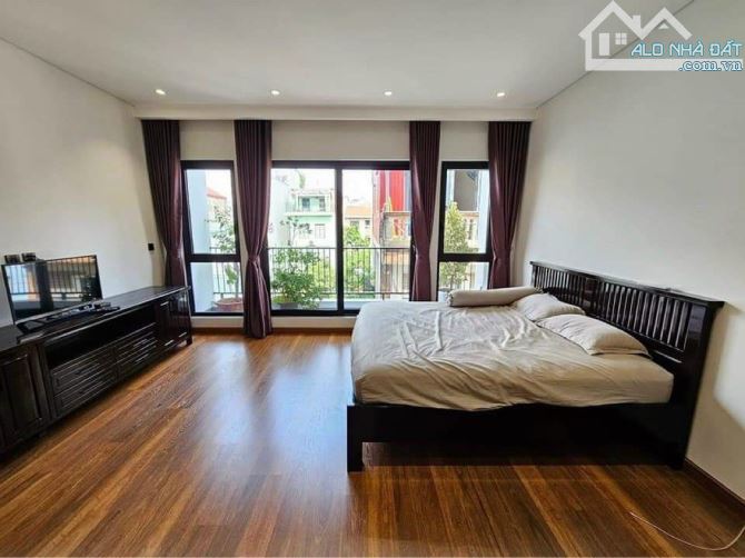 Cho thuê nhà cực đẹp tại phố Đào Tấn cho kinh doanh nhiều mô hình Dt 70m2x5T mặt tiền 7M - 3
