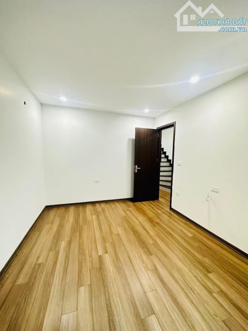 Bán Nhà Ngõ Trung Phụng Xã Đàn - Lô Góc - Diện Tích 40m 4 Tầng Xây Mới - Mặt Tiền 4.6m - 3