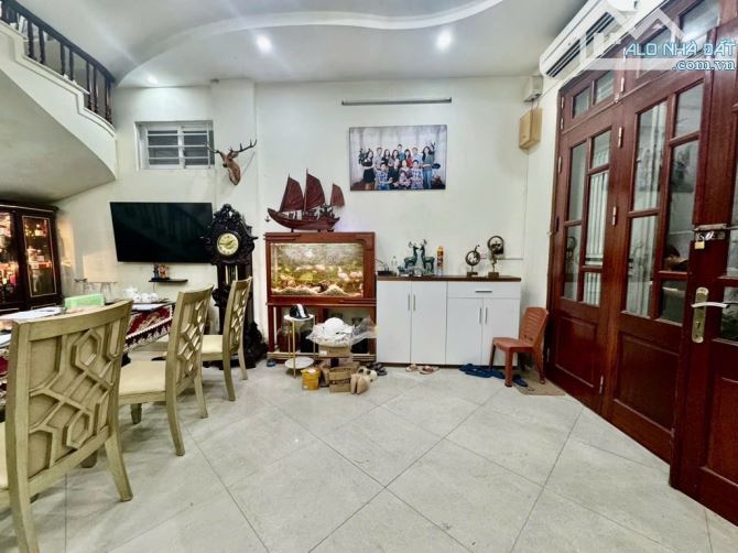 BÁN NHÀ CẦU GIẤY, 1 NHÀ RA MẶT ĐƯỜNG, LÔ GÓC 58m2 13.2 TỶ - 3