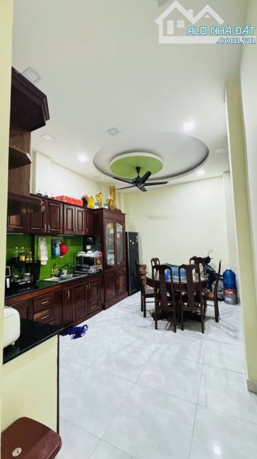 BÁN NHÀ Q7 - 4 TẦNG BTCT - 4PN ĐƯỜNG HUỲNH TẤN PHÁT, TÂN THUẬN TÂY. - 3