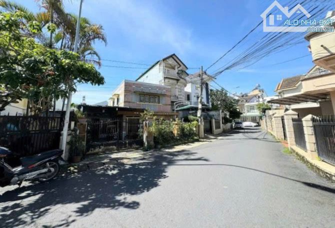 BÁN NHÀ 2 MẶT TIỀN KHU YERSIN NGAY TRUNG TÂM - 1