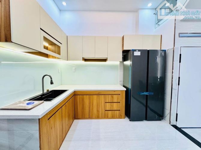 TC dưới 3 Tỷ mua ngay căn nhà Lò Siêu, Quận 11. DT: 52m2. Hẻm xe hơi, đầy đủ tiện ích - 3