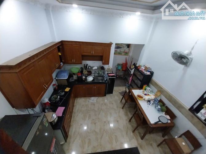 BÁN 🏡ĐẸP- HẺM XE TẢI - 3TẦNG XÂY KIÊN CỐ - THIẾT KÊ HIỆN ĐẠI - - 3