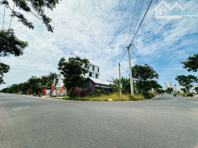 Bán lô góc đẹp 2 mặt tiền gần sông đường 10m5 Nghiêm Xuân Yêm, Nam Việt Á - Diện tích: 312 - 3