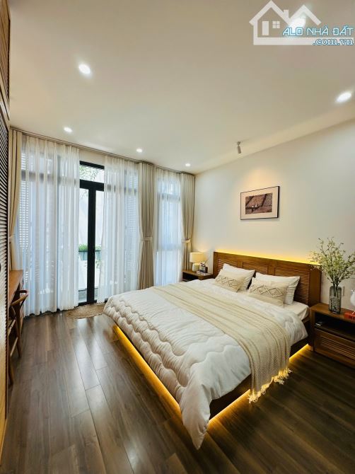 Nhà riêng hẻm 73 Ni Sư Huỳnh Liên, hẻm 6m, DT: 4 x 13m, 4 tầng, giá: 9 tỷ - 3