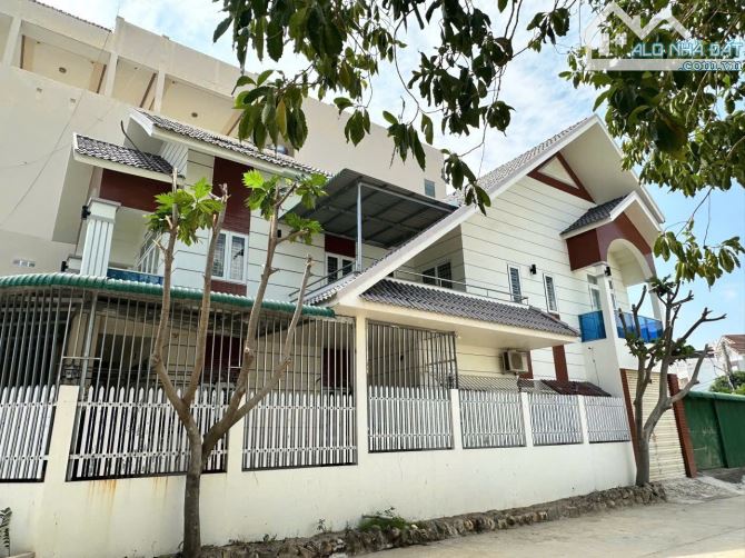 Villa 2 mặt tiền hòn Sện Vĩnh Hòa gần bến du thuyền - 3