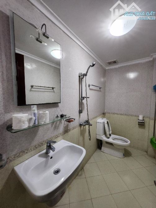 BÁN NHÀ PHÂN LÔ CÁN BỘ – NGHĨA ĐÔ, CẦU GIẤY Giá: 24.8 tỷ, DT 59m² x 5 tầng, Mặt tiền 4.4m - 3
