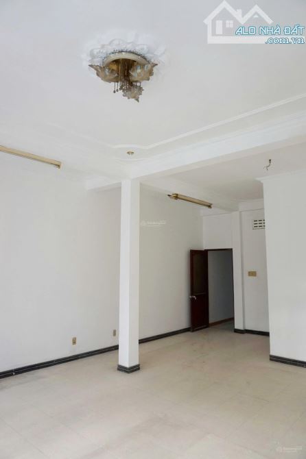 Cho thuê nhà mặt tiền 103 Trần Quốc Hoàn, P.4, Tân Bình. Trệt, 2 lầu. Dt 5,5x25 chỉ 45tr - 3