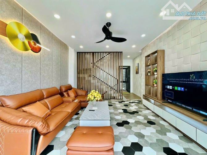 Nhà đẹp vuông vức. 80m² gần Vạn Hạnh mall xây 1 trệt 2. Hẻm oto 7m thoáng, giá 4 tỷ 350 - 3