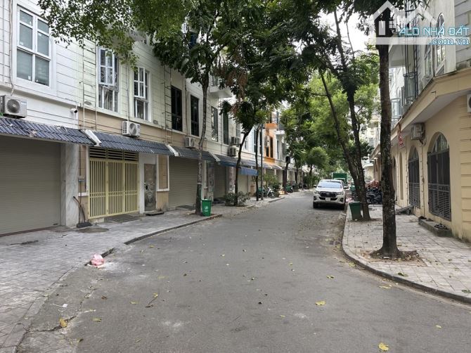🏡 NHÀ ĐẸP KĐT VĂN QUÁN – 70M² – 4 TẦNG – MẶT TIỀN 4.2M - 3