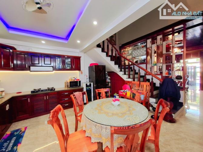 🔥🔥GẤP BÁN - BÁN GẤP🔥🔥  🏡 NHÀ ĐẸP FULL NỘI THẤT 100% GỖ CĂM XE - VỊ TRÍ TIỀM NĂNG - 3