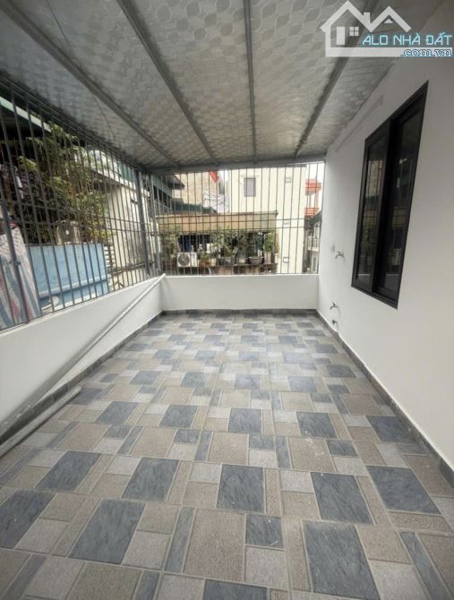 Gốc Đề- LÔ GÓC, BA GÁC CỬA- 42m2- 6 tỷ 9 - 3