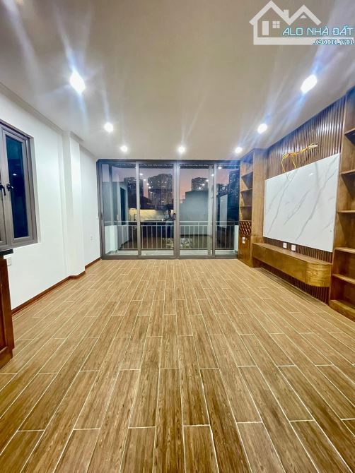 PHÂN LÔ - Ô TÔ TRÁNH - 6 TẦNG THANG MÁY - LÔ GÓC 2 MẶT THOÁNG - CÁCH PHỐ 50M - TT QUẬN TH - 4