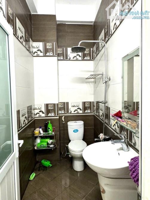 Nhà hai mặt tiền 3 tầng đường THẠNH LỘC 27 phường THẠNH LỘC Q12, dt 104m²(6,6mx16m)Đường 1 - 4