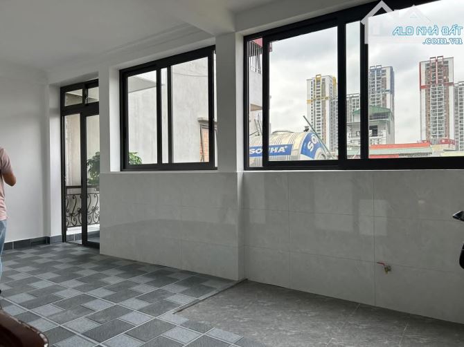 Chỉ hơn 200tr/m2, ngõ oto, thông, 100m ra phố Kim Giang, 42m, 4t, 4pn, mới, giá 8.399tỷ - 4