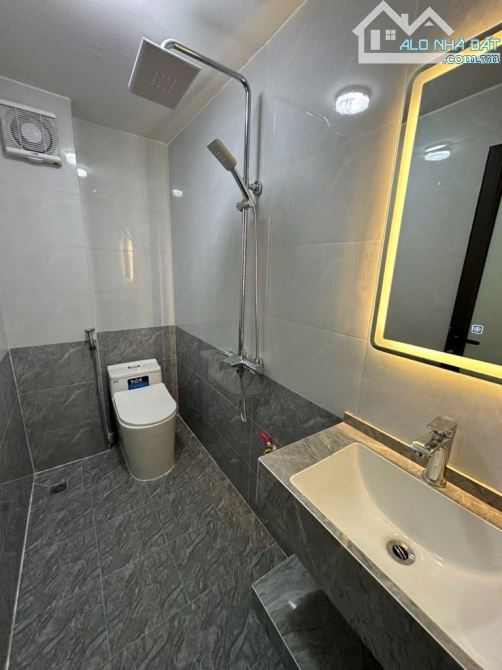 NHÀ PHỐ PHẠM TUẤN TÀI - PHÂN LÔ Ô TÔ QUA NHÀ - VỈA HÈ -  S=35M2 - MẶT TIỀN =3.4M - 5 TẦNG - 4