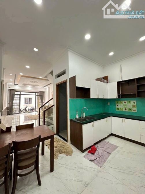 Cho thuê hẻm 6m Lê Thị Chợ, Quận 7 DT 4,5 x12m, 3 lầu. Giá 23 triệu - 4
