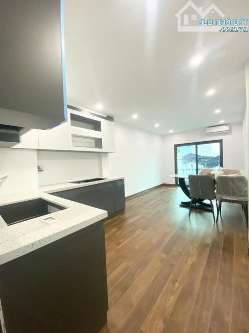 KIM GIANG - PHÂN LÔ - OTO ĐỖ CỬA - 6 TẦNG - THANG MÁY NHẬP KHẨU DT40M- MT3.7 - 4