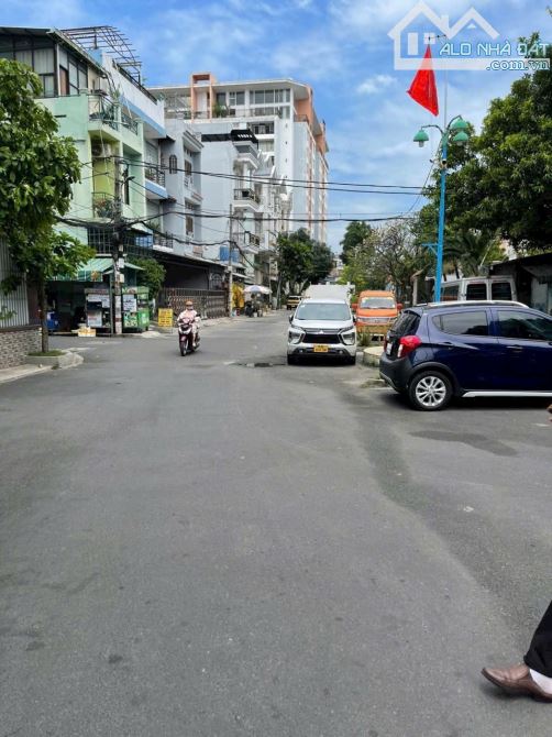 MẶT TIỀN HẺM 20M - LỚN HƠN PHỐ - KINH DOANH ĐỈNH - TRẦN THÁI TÔNG- P15 TÂN BÌNH - 3.8 X 18 - 4