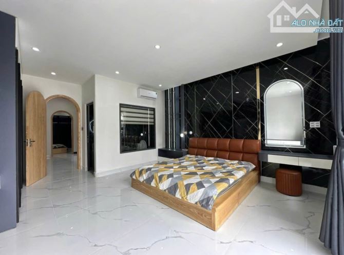2,3TỶ TẶNG NỘI THẤT, NHÀ NGỘP 125m2, 3 TẦNG 3PN 3WC, SÂN RỘNG, SỔ RIÊNG, HẺM 1/ 6M, TDM - 4