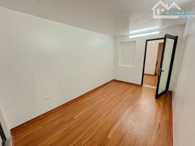 BÁN NHÀ TÔN ĐỨC THẮNG ĐỐNG ĐA 40m 5T Mt 3.5m GIÁ 6.8 TỶ NGÕ THÔNG KINH DOANH. - 4