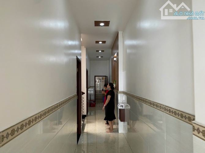 NHÀ ĐẸP PHONG CÁCH HIỆN ĐẠI NGAY CHỢ THỚI TỨ 3 TẦNG CHỦ CẦN BÁN CÓ GIÁ TỐT - 4