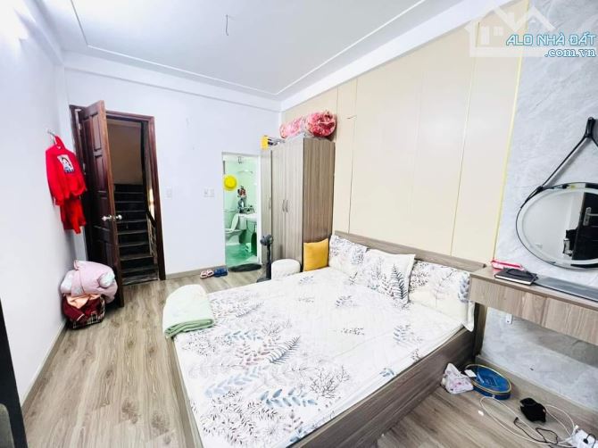 Siêu hiếm! Chung cư Hoàng Cầu Đống Đa: 60m2 2 ngủ nhỉnh 5 tỷ, có sổ riêng, khu vip miễn bà - 4