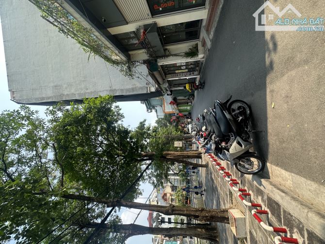 Ô TÔ TRÁNH THÔNG TỨ TUNG-TRẦN DUY HƯNG-BDS MẶT HỒ-XÂY BUILDIND CỰC ĐẸP- 131M-MT KHỦNG 8.2M - 4