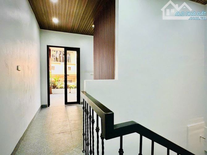 Đẹp miễn chê, bán nhà gần tiểu học Dịch Vọng, Cầu Giấy 35m2 x 5T full đồ, ô tô đỗ cổng - 4