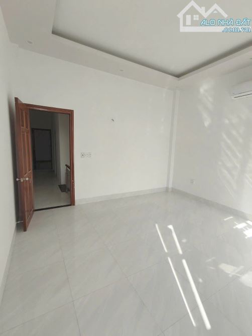 Bán nhà trệt lầu trục chính hẻm 388 Nguyễn Văn Cừ - 4