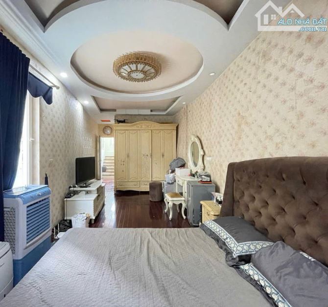 SIÊU PHẨM VĂN CHƯƠNG– ĐỐNG ĐA– MẶT ĐƯỜNG ÔTÔ TRÁNH– VỈA HÈ RỘNG– KINH DOANH ĐỈNH– 12.65 TỶ - 4