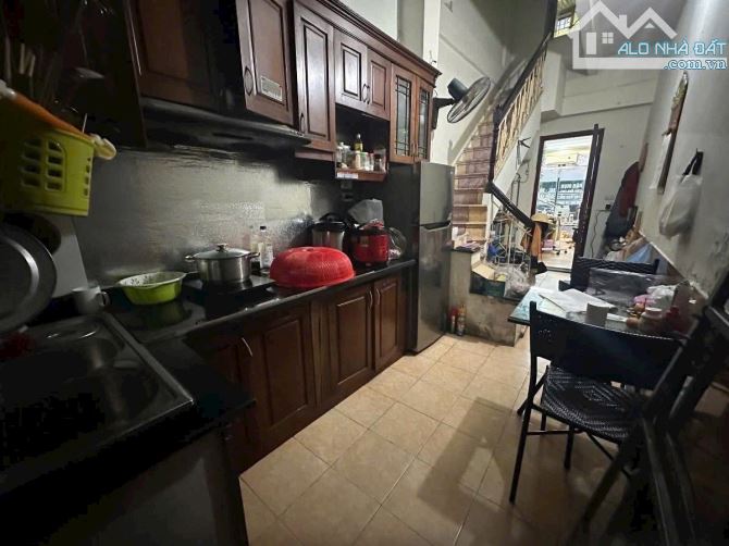 BÁN NHÀ Mặt ngõ văn Hương, Đống Đa DT 33m x 3 Tầng x Mặt tiền 3m 🧧 Gia 7,7 tỷ - 4