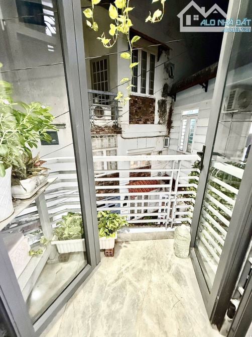 💎GIÁP QUẬN 1 - ĐIỆN BIÊN PHỦ  - 5 TẦNG BTCT - CHO THUÊ 18TR/THÁNG - SỔ NỞ HẬU ĐẸP - CHỈ 5 - 4