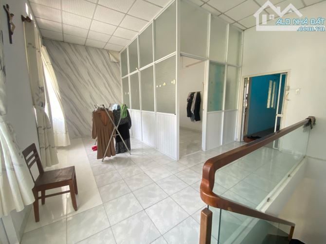 Bán Nhà 2 Mặt Tiền Đường Đặng Lộ Ngang 6.5m gần chợ Vĩnh Hải, dt 101m giá chỉ 3 tỷ 700 - 4