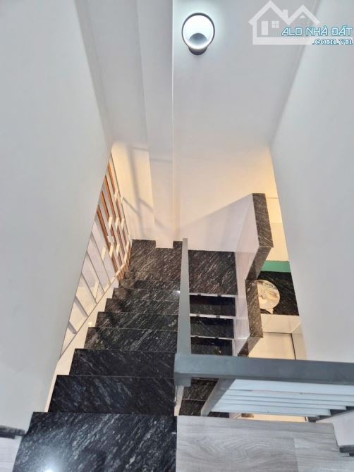 NHÀ MỚI - NGAY NI SƯ HUỲNH LIÊN - TÂN BÌNH - 25M2 - 2 TẦNG - 2.X TỶ - 4