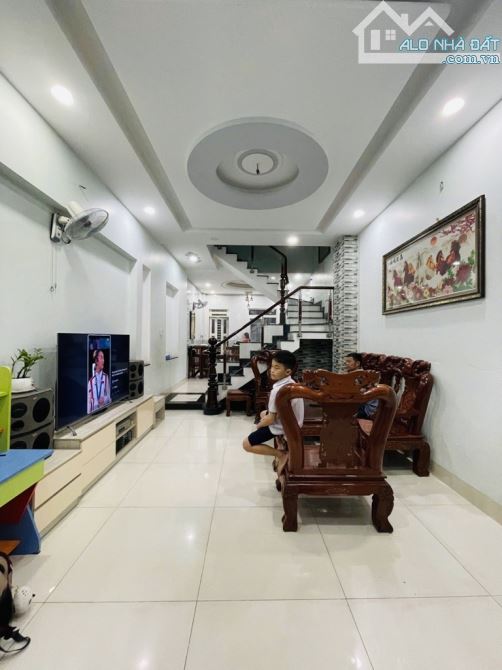 BÁN NHÀ HẺM XH - 4 TẦNG- 4 P.NGỦ - PHAN VĂN HỚN - TTN , Q12 - GIÁ 6,5TỶ - 4