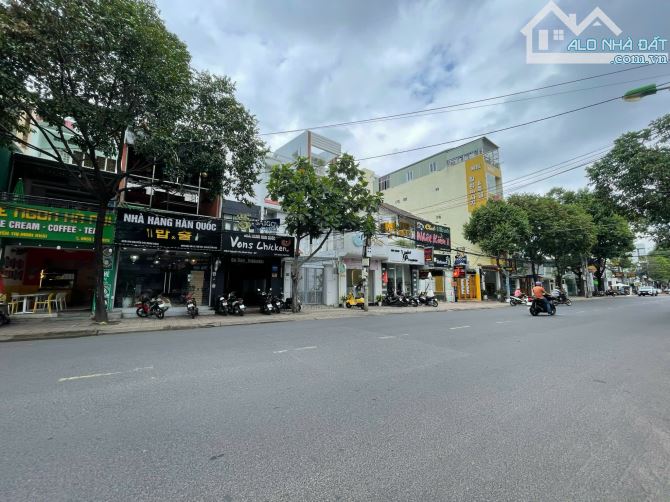 🌈 Bán Nhà góc 2 mặt tiền đường Nguyễn Thị Minh Khai - Nha Trang - Giá 30 Tỷ - Diện tích : - 4