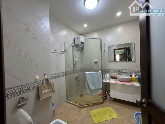 Bán biệt thự 19 Hưng Thái 1, Phú Mỹ Hưng Quận 7, DT 126m, trệt 2 lầu, giá 31 tỷ TL - 4