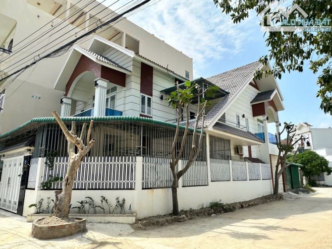 Villa 2 mặt tiền hòn Sện Vĩnh Hòa gần bến du thuyền - 4