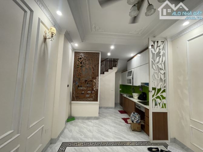 PHỐ TRẠM - HÀNG HIẾM - VỊ TRÍ ĐẸP - Ô TÔ ĐỖ CỬA- FULL NỘI THẤT- CÁCH 15M RA Ô TÔ - S:47M2 - 4