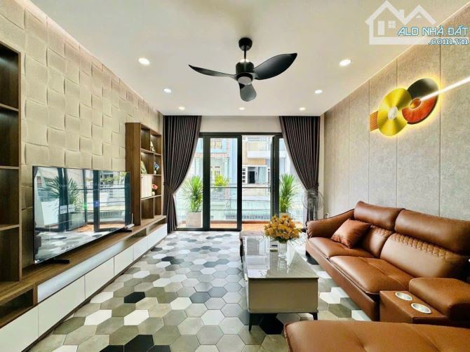 Nhà đẹp vuông vức. 80m² gần Vạn Hạnh mall xây 1 trệt 2. Hẻm oto 7m thoáng, giá 4 tỷ 350 - 4