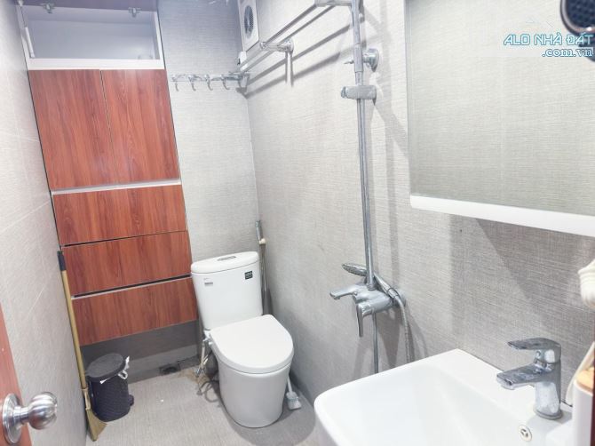 Cần bán căn tập thể Giảng Võ tầng 2 - 70m2 chỉ hơn 4 tỷ - 4