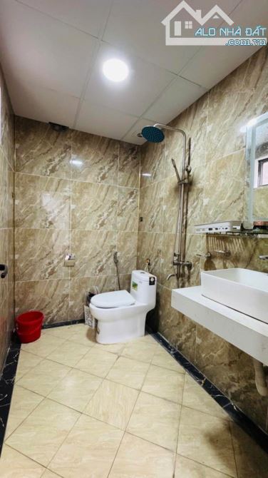 BÁN NHÀ NGAY BẾN XE YÊN NGHĨA_LÔ GÓC 40M2_OTO ĐỖ CỬA,NHÀ ĐẸP NGỠ NGÀNG CHỈ 5,5 TỈ - 4