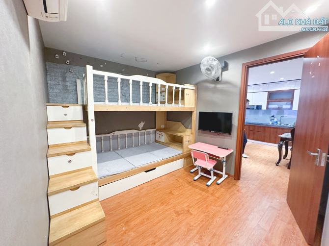 Chính chủ bán nhà Tập Thể A6 Giảng Võ , Ba Đình, Dt sổ 40( thực 70m) Nhỉnh 4 tỷ - 4