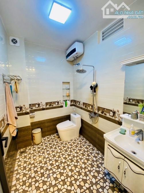 Bán Nhanh Nhà 6 Tầng Hồng Tiến - Dt Rộng - Tặng Chủ Full NT Gỗ Hiếm Gần 2 Tỷ - 4