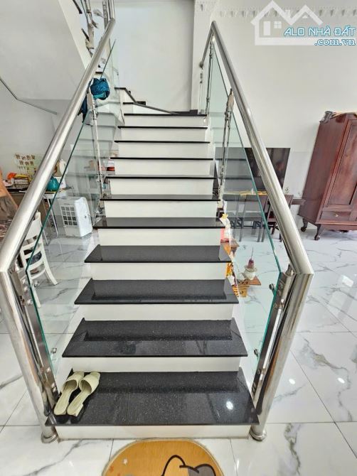 Nhà phố sân vườn đẹp gần chợ Xóm Vắng và Vincom550 Tp. Dĩ An - 5
