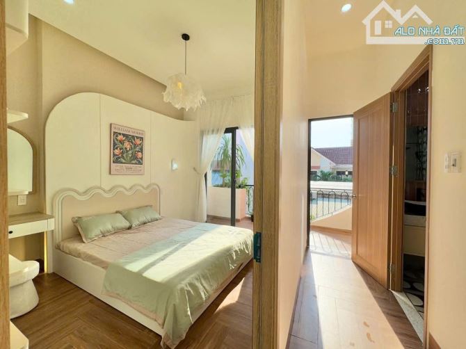 Nhà 3tầng sau lưng 1 Mặt Tiền Gần Biển , gần sông gần TTTP Full Nội Thất giá phải chăng - 5