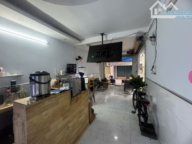 Bán nhà.Lô góc 2 mặt hẻm, xe tải ra vào dễ dàng.Giá chỉ nhỉnh 7 tỏi.KD sầm uất.Dạ Nam.Q8 - 5